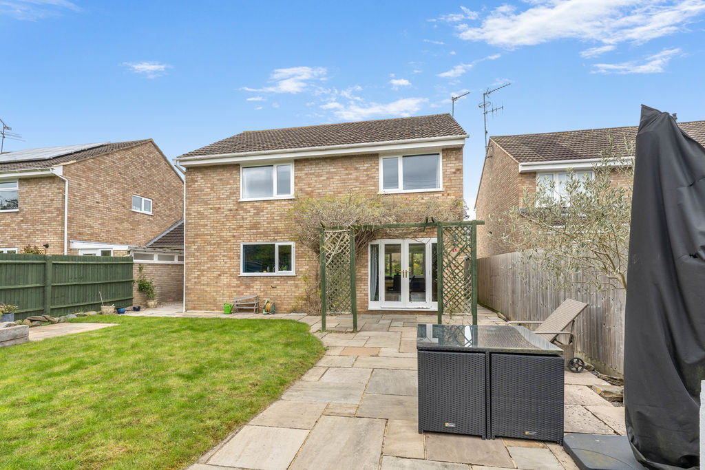 Gauntlets Close Bloxham